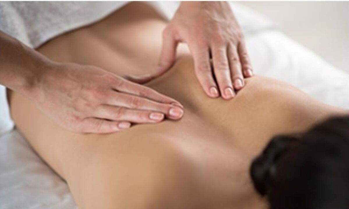 Massage ist eine der Methoden zur Behandlung von zervikaler Osteochondrose. 