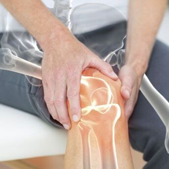 Knieschmerzen können durch eine Luxation verursacht werden. 