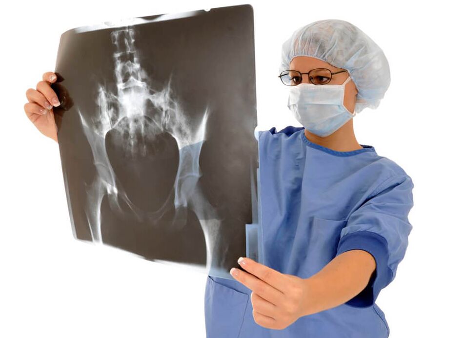 Eine Röntgenaufnahme des Hüftgelenks hilft dem Arzt dabei, die Ursache der Schmerzen zu ermitteln. 